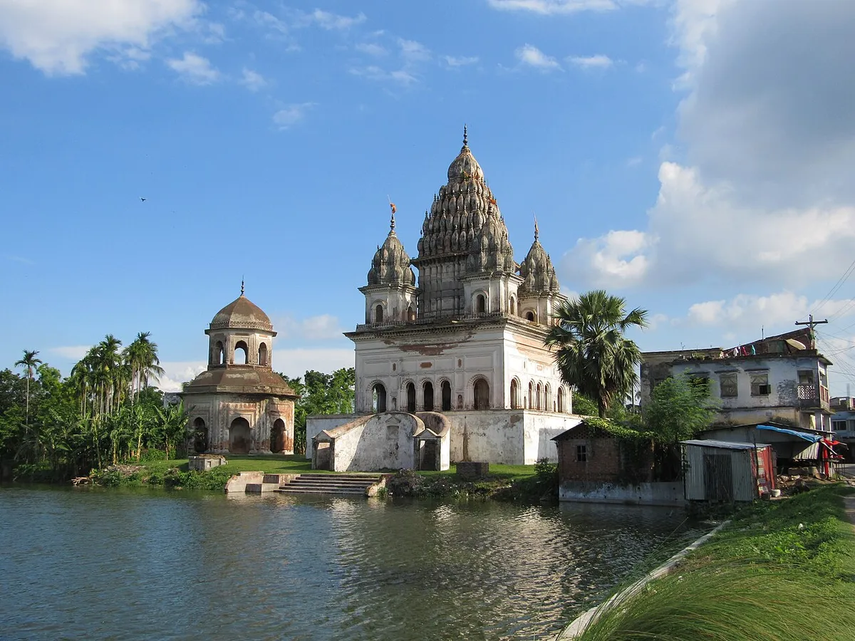 পুঠিয়া মন্দির চত্বর
