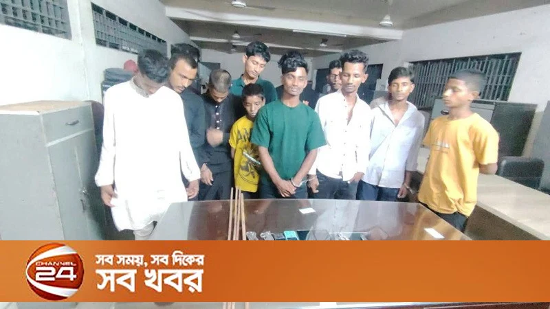 মোহাম্মদপুরে নারীসহ ১৩ ছিনতাইকারী গ্রেপ্তার